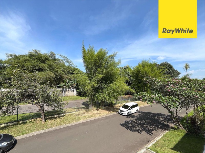 Rumah Hadap Timur di Kota Wisata, Cibubur