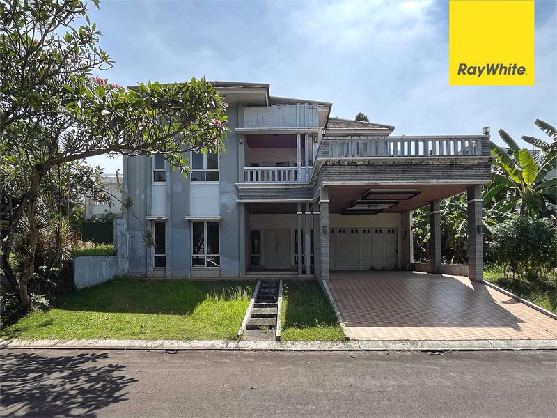 Rumah Hadap Timur di Kota Wisata, Cibubur