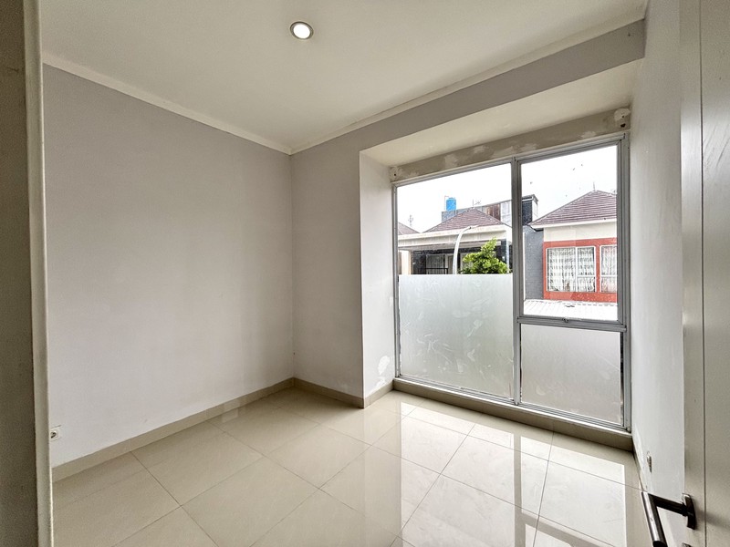 Rumah Minimalis Dalam Cluster Banting Harga di Graha Raya Bintaro