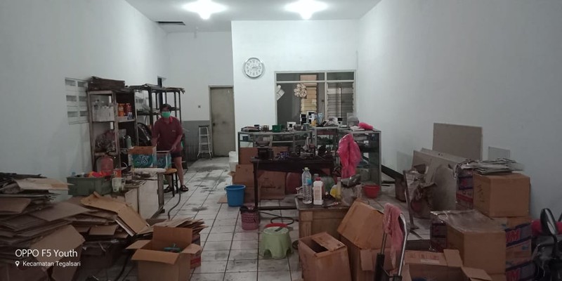 Jual Rumah Komersial area di JL KEDUNGSARI (Pusat Kota)