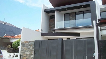 Rumah Baru Gress !!! di Manyar Jaya Surabaya Timur, Minimalis, 2 Lantai... SUDAH READY BURUANN !!!