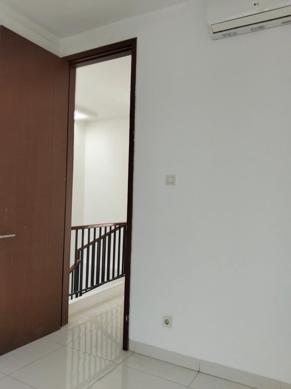 Rumah Bagus 2 Lantai Dalam CLuster SHM Siap Huni Lokasi Strategis @Bintaro -Sektor 9.
