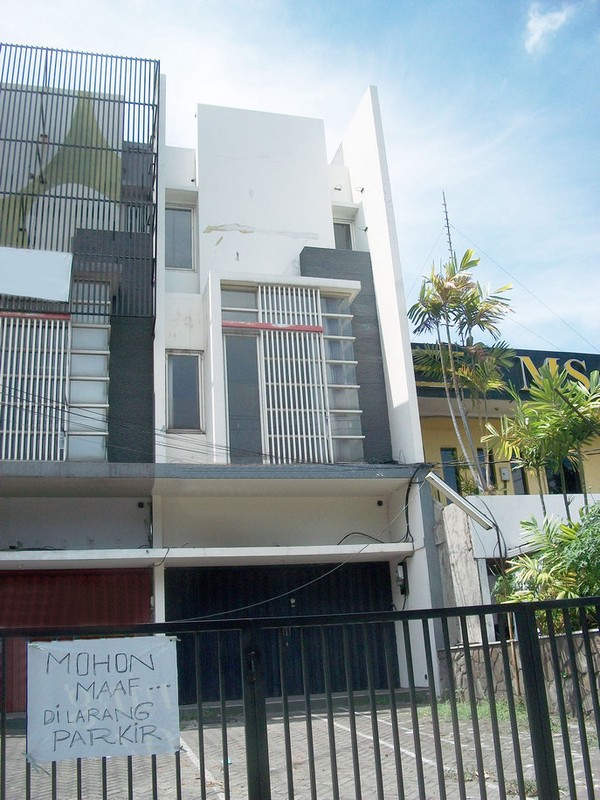 Ruko di Raya Jemursari Surabaya Selatan, 3 Lantai, Lokasi Strategis Aktif & Ramai, Nol Jalan Raya... DISEWAKAN JUGA !!!