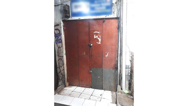 Kios di Pasar Jatinegara kondisi tersewa, posisi hoek, menghadap Gedung 