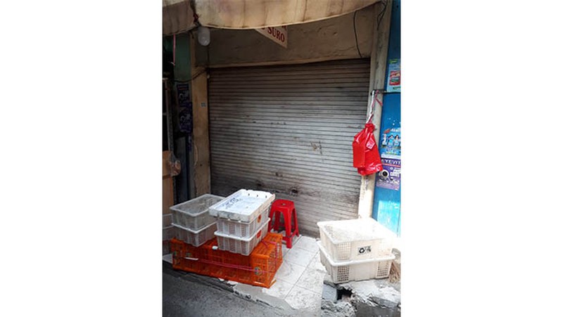 Kios di Pasar Jatinegara kondisi tersewa, posisi hoek, menghadap Gedung 