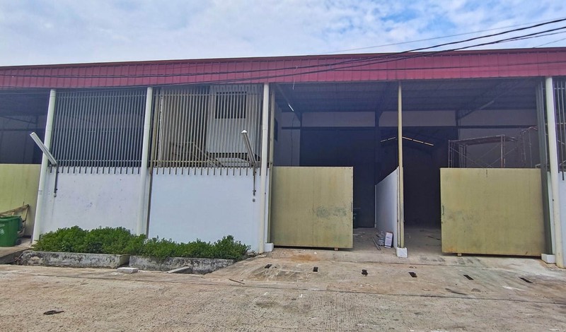 Gudang Royal Kosambi Tangerang, siapa pakai dalam kawasan industri yang dipakai banyak perusahaan logistik, halaman tertutup 64m2, office 16m2, ceiling tinggi 8 meter