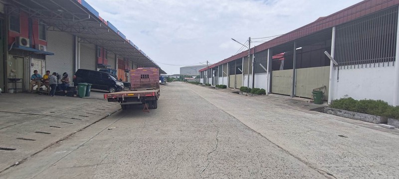 Gudang Royal Kosambi Tangerang, siapa pakai dalam kawasan industri yang dipakai banyak perusahaan logistik, halaman tertutup 64m2, office 16m2, ceiling tinggi 8 meter