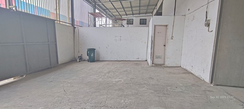 Gudang Royal Kosambi Tangerang, siapa pakai dalam kawasan industri yang dipakai banyak perusahaan logistik, halaman tertutup 64m2, office 16m2, ceiling tinggi 8 meter