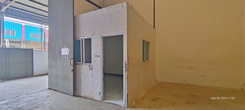 Gudang Royal Kosambi Tangerang, siapa pakai dalam kawasan industri yang dipakai banyak perusahaan logistik, halaman tertutup 64m2, office 16m2, ceiling tinggi 8 meter