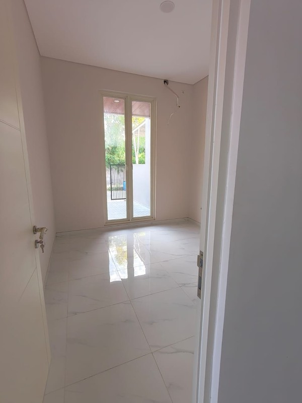 2 M-an Rumah Baru Hook Manyar Tirtoyoso Utara Dekat SMA Petra 2 Manyar, Galaxy Mall, Kampus ITS