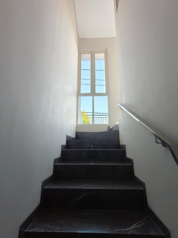 2 M-an Rumah Baru Hook Manyar Tirtoyoso Utara Dekat SMA Petra 2 Manyar, Galaxy Mall, Kampus ITS