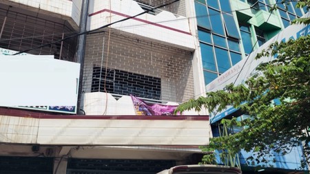 Disewakan Ruko 3 lantai di Jalan Raden Saleh Surabaya Pusat