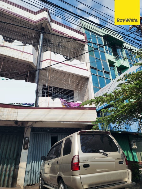 Disewakan Ruko 3 lantai di Jalan Raden Saleh Surabaya Pusat