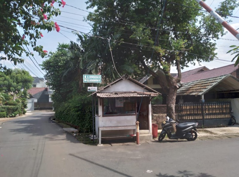 DIJUAL RUMAH DI HOOK SANGAT STRATEGIS DI BINTARO.