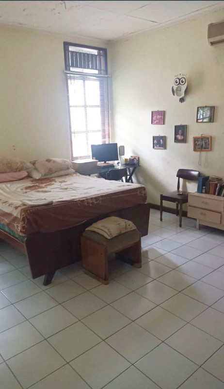 DIJUAL RUMAH DI HOOK SANGAT STRATEGIS DI BINTARO.