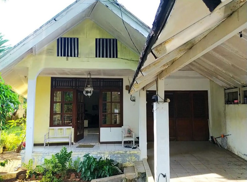 DIJUAL RUMAH DI HOOK SANGAT STRATEGIS DI BINTARO.