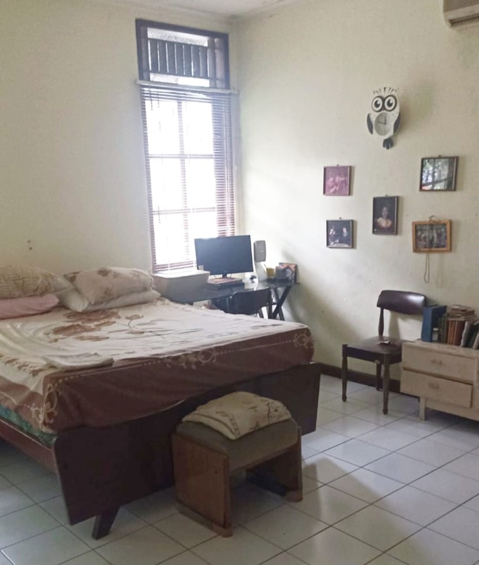 DIJUAL RUMAH DI HOOK SANGAT STRATEGIS DI BINTARO.