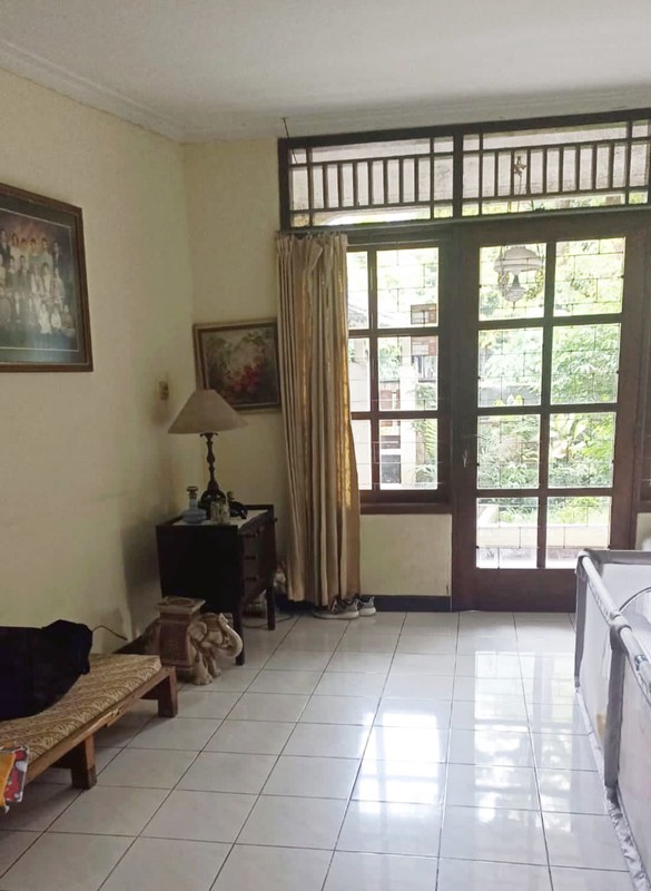 DIJUAL RUMAH DI HOOK SANGAT STRATEGIS DI BINTARO.