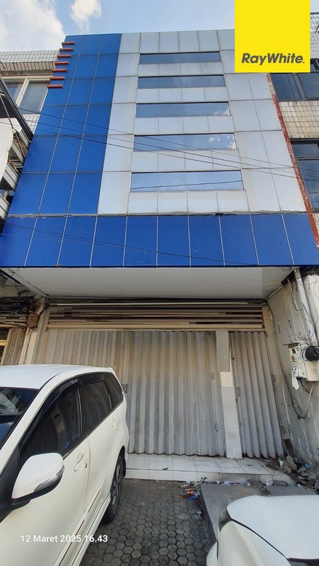 Disewakan Ruko 3 lantai di Jalan Raden Saleh Surabaya Pusat