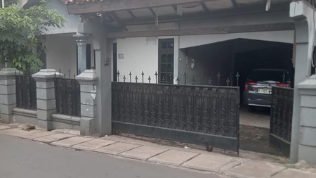 Rumah Luas 500 m2 Bangunan 200 m2 Dengan Lokasi Strategis Pinggir Jalan KT 5+1 KM 3 Lingkungan Asri @Ciputat, Tangerang Selatan