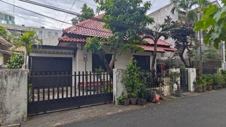 Rumah Lokasi Strategis Jalan 2 Mobil di Jl. Kalasan, Pegangsaan, Menteng