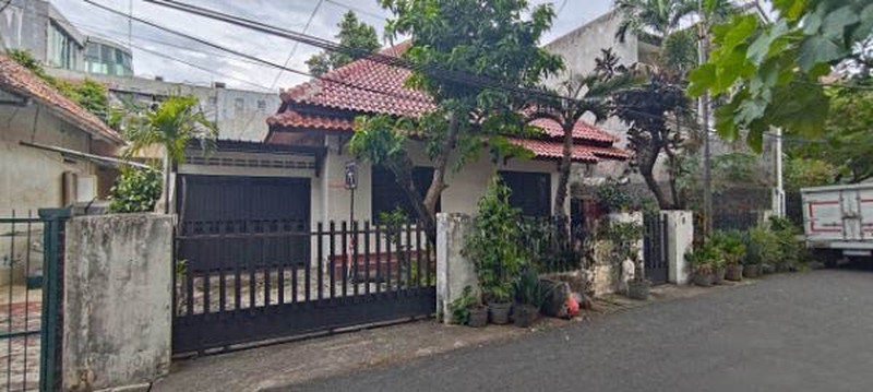 Rumah Lokasi Strategis Jalan 2 Mobil di Jl. Kalasan, Pegangsaan, Menteng