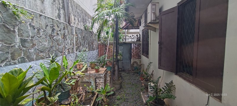Rumah Lokasi Strategis Jalan 2 Mobil di Jl. Kalasan, Pegangsaan, Menteng