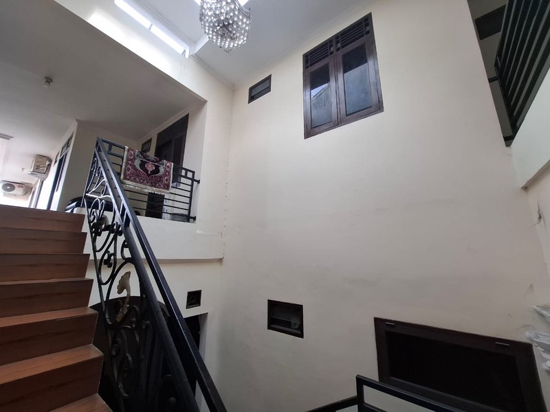 Rumah Kost 24 Kamar Full Furnished Dijual di Setu Cipayung Jaktim