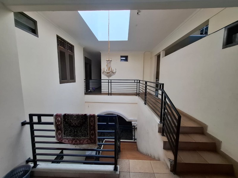 Rumah Kost 24 Kamar Full Furnished Dijual di Setu Cipayung Jaktim