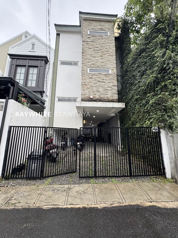 Rumah Cocok untuk Coliving Area Gunawarman