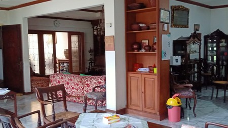 Dijual Rumah Unik Lokasi Strategis di Menteng, Jakarta Pusat