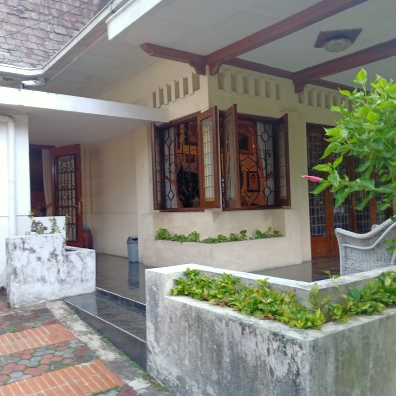 Dijual Rumah Unik Lokasi Strategis di Menteng, Jakarta Pusat