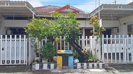 Rumah Surabaya di Kutisari Indah Utara Dekat Petra