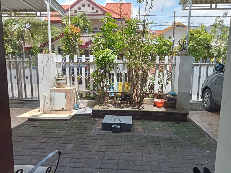 Rumah Surabaya di Kutisari Indah Utara Dekat Petra