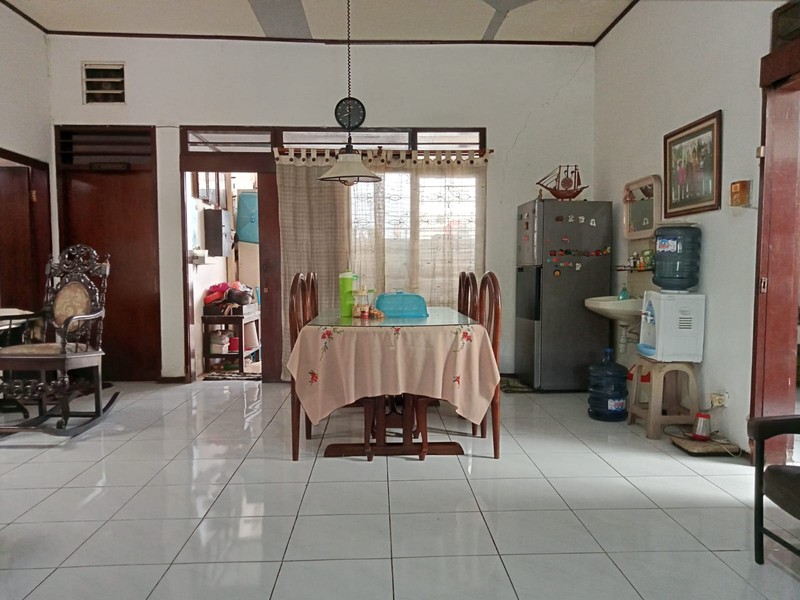 Rumah Surabaya di Kutisari Indah Utara Dekat Petra