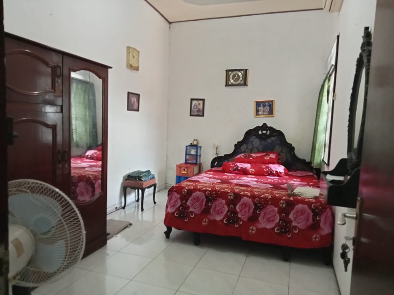 Rumah Surabaya di Kutisari Indah Utara Dekat Petra