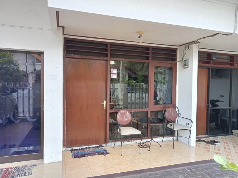 Rumah Surabaya di Kutisari Indah Utara Dekat Petra