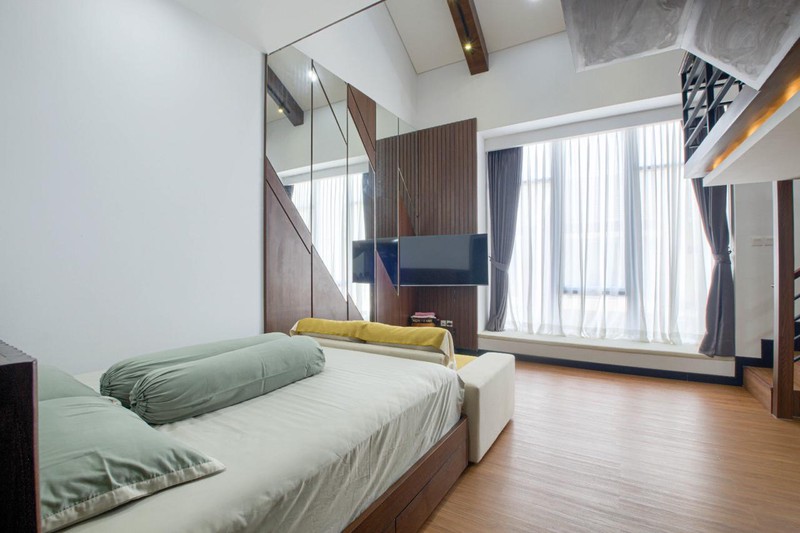 Rumah 3 Lantai Furnished Bagus di Ciputat KT 4+1 KM 3+1 Sertifikat SHM