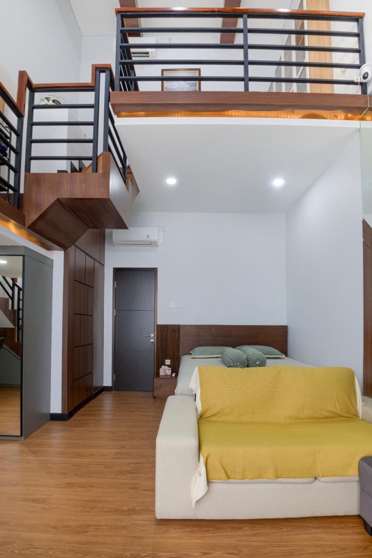 Rumah 3 Lantai Furnished Bagus di Ciputat KT 4+1 KM 3+1 Sertifikat SHM
