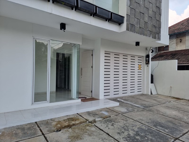 Rumah 2 Lantai Disewakan di Tebet Timur Jaksel