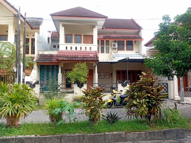 Rumah Dalam Perum Taman Griya Indah Lokasi Dekat Mirota Godean