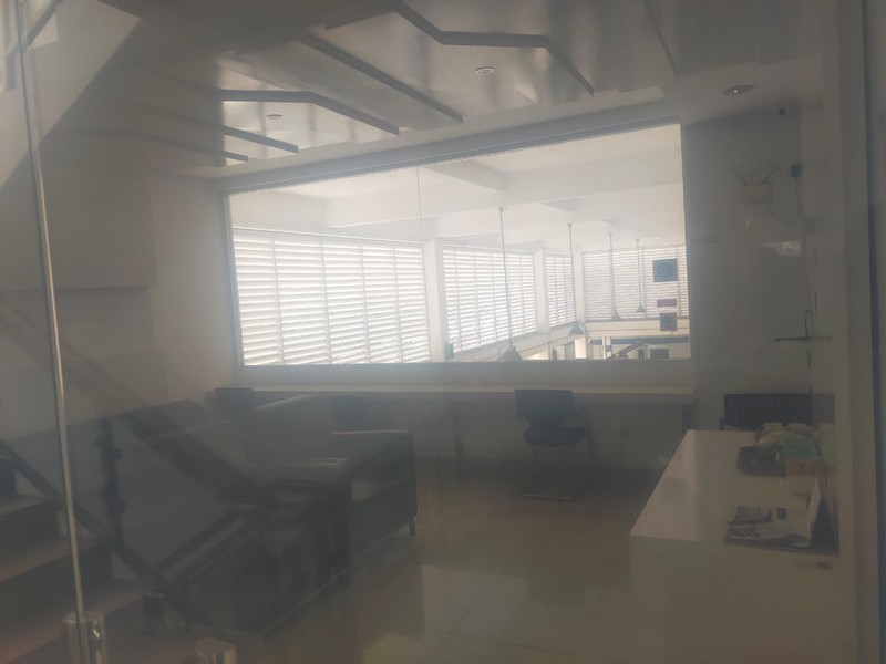 Disewakan 2683 m2 Gedung Ex Showroom Mobil   Jalan RAYA Menganti ( Lidah Kulon, Kec.Lakarsantri - Surabaya )  NOL JALAN RAYA 