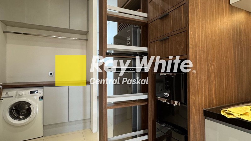 Ruko Cantik dan Terawat 3 Lantai di Sayap Dewi Sartika Bandung