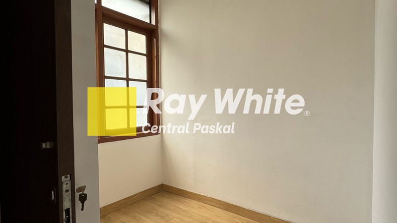 Ruko Cantik dan Terawat 3 Lantai di Sayap Dewi Sartika Bandung