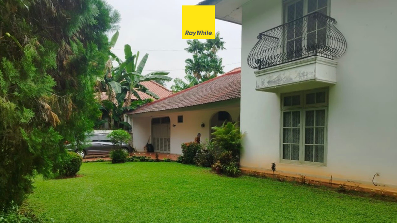Dijual Cepat! Rumah Klasik di Area Premium Jl Martimbang