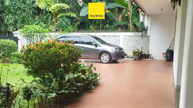 Dijual Cepat! Rumah Klasik di Area Premium Jl Martimbang