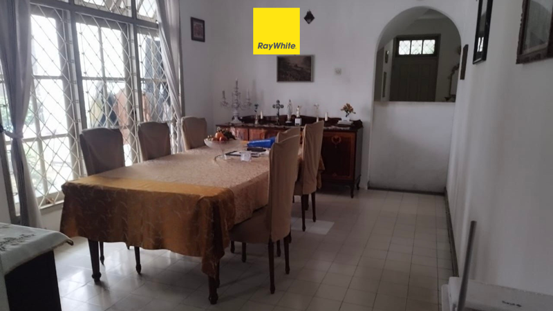 Dijual Cepat! Rumah Klasik di Area Premium Jl Martimbang