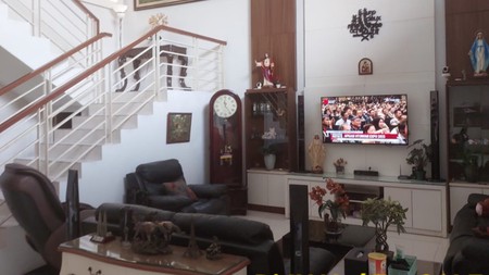 Murah Luas 375 M2 Dijual Rumah Royal Residence Richmond Semi Furnished Modern Garasi Carport 4 Mobil Dekat Citraland , Pakuwon Indah, Graha Family