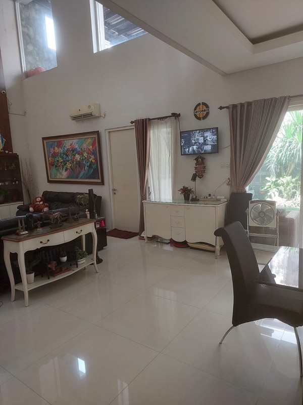 Murah Luas 375 M2 Dijual Rumah Royal Residence Richmond Semi Furnished Modern Garasi Carport 4 Mobil Dekat Citraland , Pakuwon Indah, Graha Family