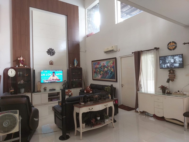 Murah Luas 375 M2 Dijual Rumah Royal Residence Richmond Semi Furnished Modern Garasi Carport 4 Mobil Dekat Citraland , Pakuwon Indah, Graha Family